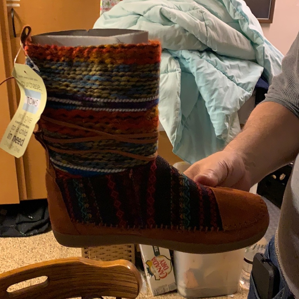 Toms Nepal boots - brand new never worn